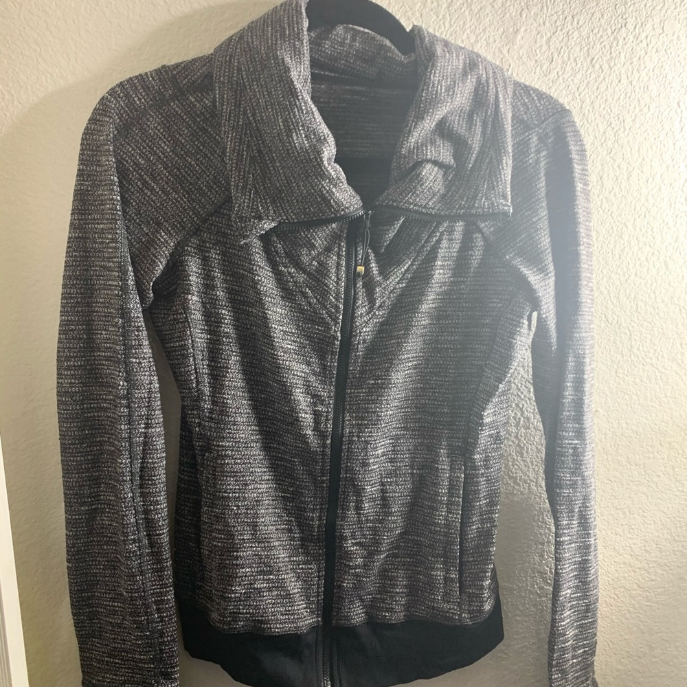 Heather grey Running jacket🏃‍♀️ Lululemon🤩
